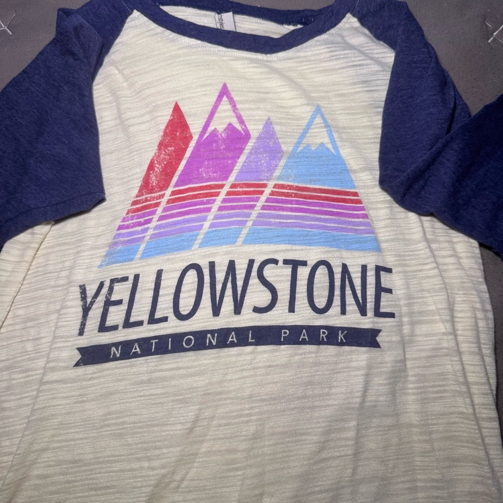 Yellowstone National Park women’s Raglan Shirt - size: L